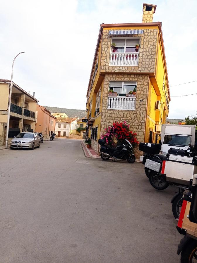 Hostal Cañamares Exteriér fotografie